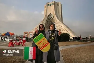 حضور زنان با تیپ و حجاب متفاوت در راهپیمایی