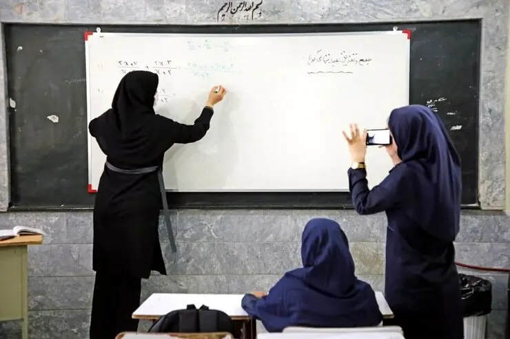 جزئیات جدید قانون رتبه‌بندی معلمان | نحوه تاثیر تصویب افزایش ۳۵ درصد فوق‌العاده ویژه بر حکم فرهنگیان و معلمان
