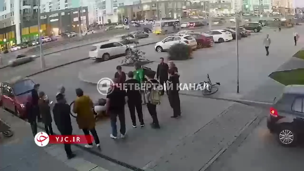 لحظه هولناک تصادف کودک دوچرخه سوار با یک خودرو + فیلم