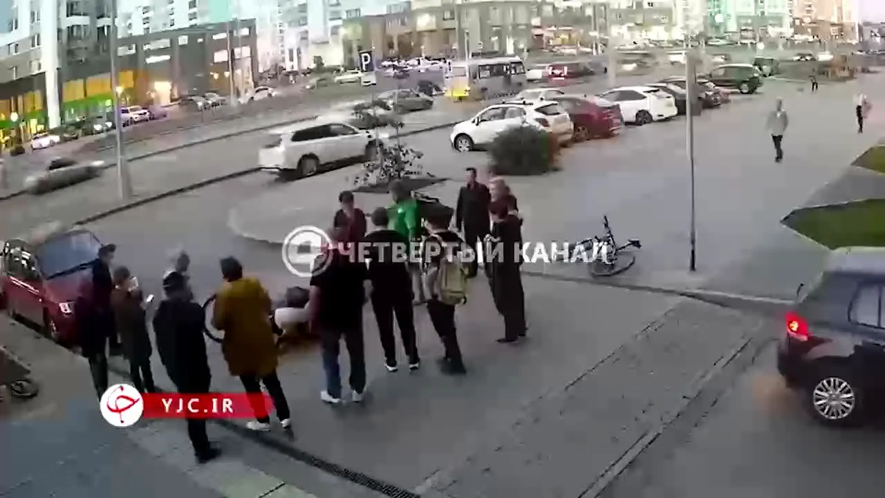 لحظه هولناک تصادف کودک دوچرخه سوار با یک خودرو + فیلم