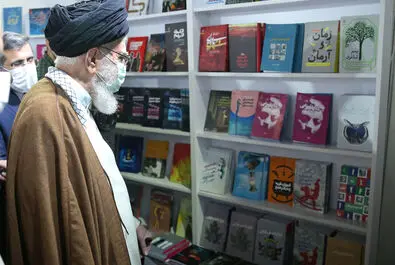 رهبر انقلاب در نمایشگاه کتاب