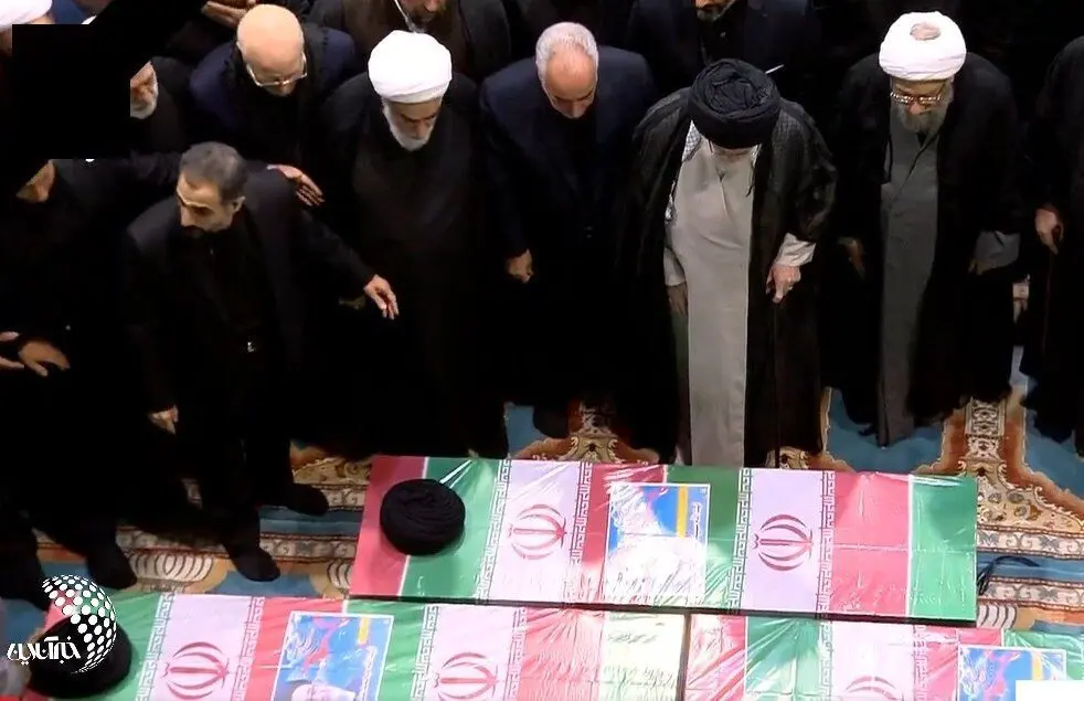 لحظه‌ای از نماز امروز رهبری که اشک مردم را درآورد

