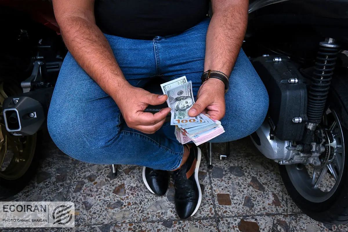 دلار در تهران ۵۰ شد در هرات نه / دربازار چه خبر شد؟