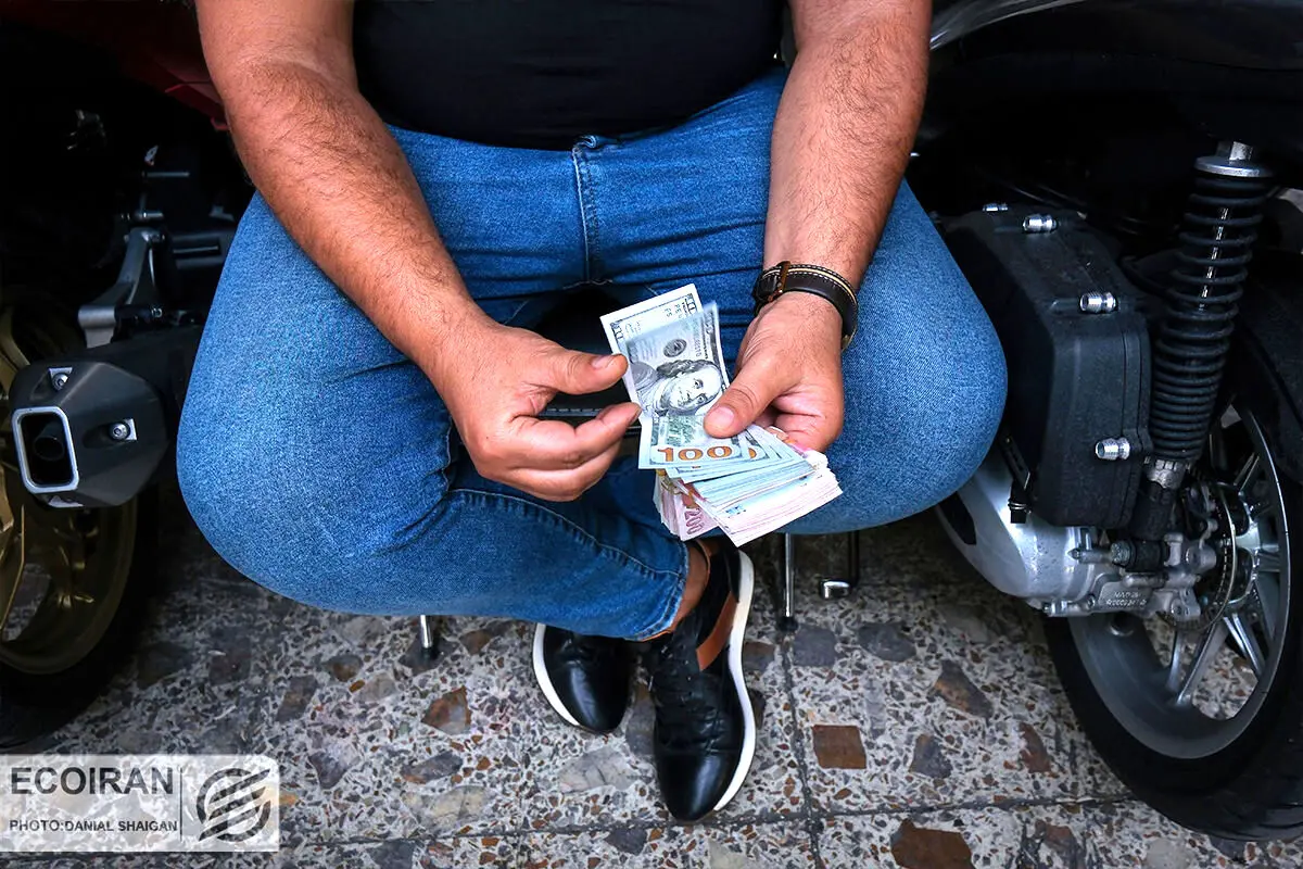 دلار در تهران ۵۰ شد در هرات نه / دربازار چه خبر شد؟