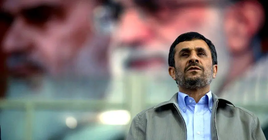 تیپ جدید محمود احمدی نژاد در یک میوه‌فروشی + عکس