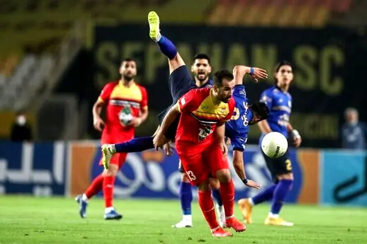 جنجال بزرگ بعد از بازی استقلال و فولاد/ دروازه بان فولاد اخراج شد