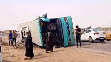۱۵ مصدوم در واژگونی اتوبوس در مسیر شاهین شهر به اصفهان