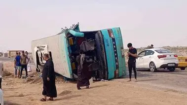 ۱۵ مصدوم در واژگونی اتوبوس در مسیر شاهین شهر به اصفهان