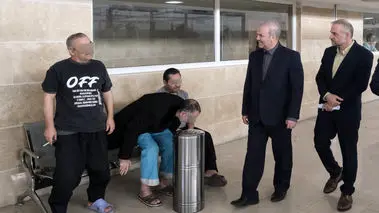 یادگاری‌ عجیب یک مجنون برای معاون دادستان کل کشور + عکس