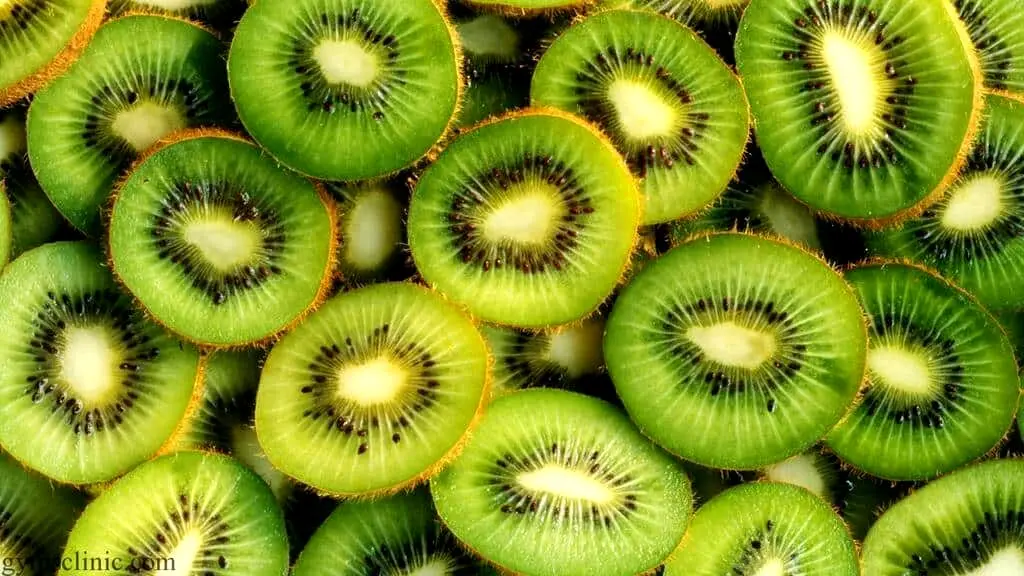 مزایای عجیب پوست کیوی که نمی‌دانستید!