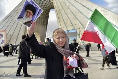 حضور زنان با تیپ و حجاب متفاوت در راهپیمایی