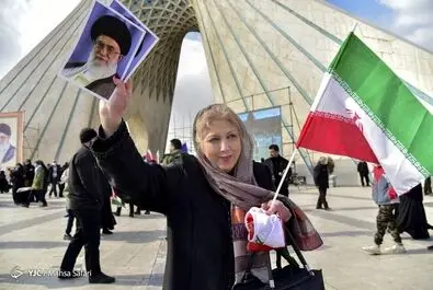 حضور زنان با تیپ و حجاب متفاوت در راهپیمایی