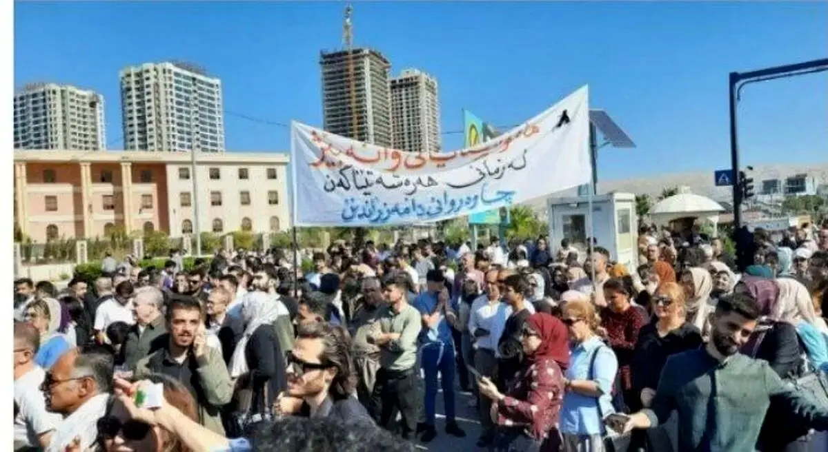 اعتصاب معلمان و فرهنگیان دو استان در اعتراض به تاخیر در پرداخت حقوق ها