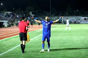 طعنه سنگین هواداران پرسپولیس به رامین رضاییان /عکس

