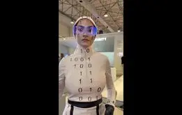 انسان‌هایی با لباس ربات‌ها در ایران+فیلم