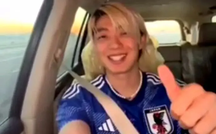  هوادار ژاپنی که  برای ایران کُری خوانده بود به زبان فارسی تبریک گفت + فیلم

