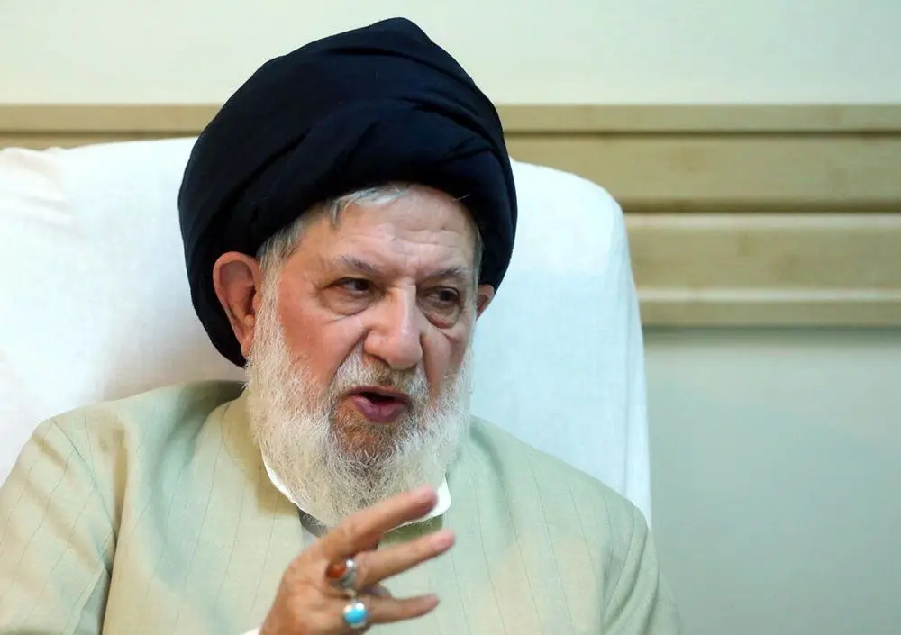 آیت‌الله محمد خامنه‌ای: برج عاج‌نشینی با فدایی مردم بودن یک رئیس‌جمهور خیلی فرق دارد