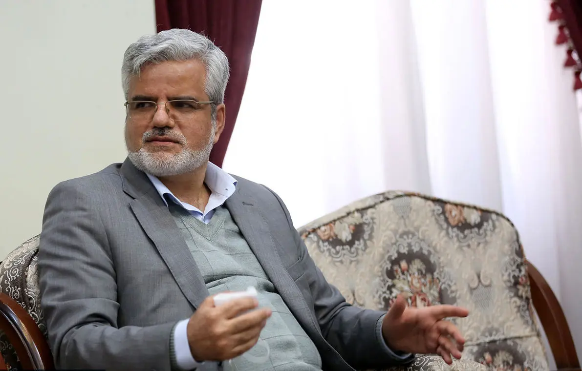محمود صادقی: دیروز در دانشگاه ما مرغ منجمد دادند، به هر استاد 2 مرغ! + عکس
