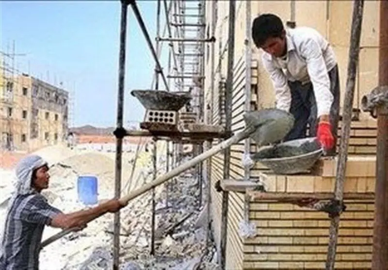 ضربه بزرگ دولت رئیسی به بیمه کارگران ساختمانی/  بیمه ۳۰۰ الی۴۰۰ هزار نفر قطع شد