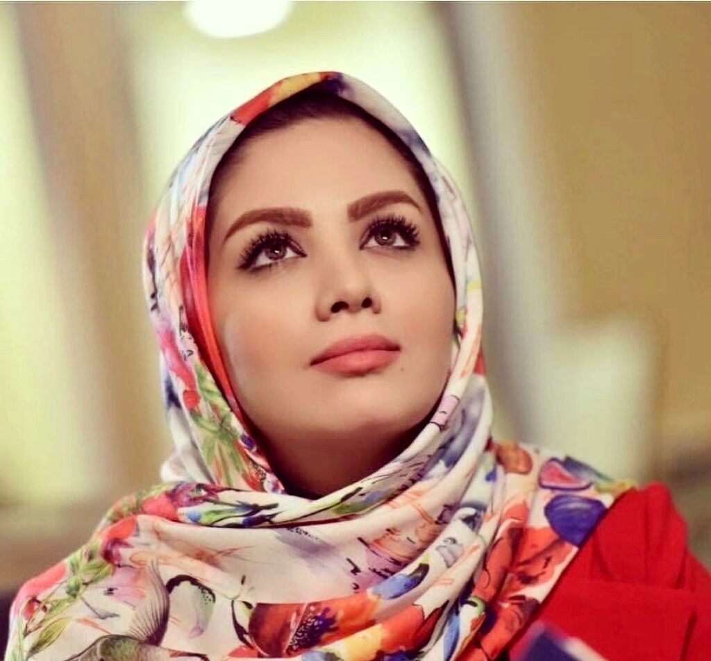 مجری تلویزیون اسلحه به دست شد+عکس