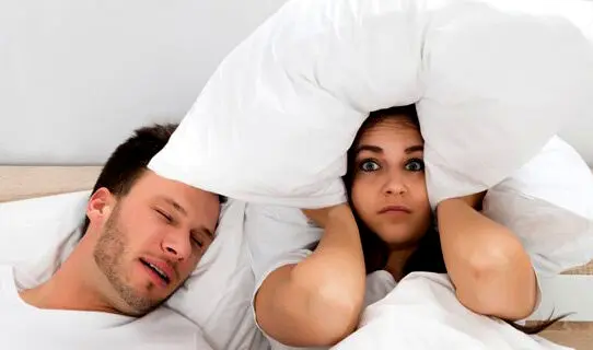 خوابیدن زوج‌ها در اتاق‌خواب‌‌های جداگانه مفید است؟