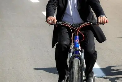 پزشکیان دوچرخه سوار شد