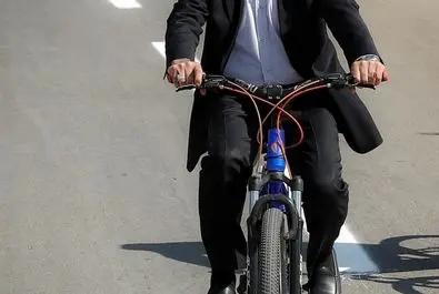 پزشکیان دوچرخه سوار شد