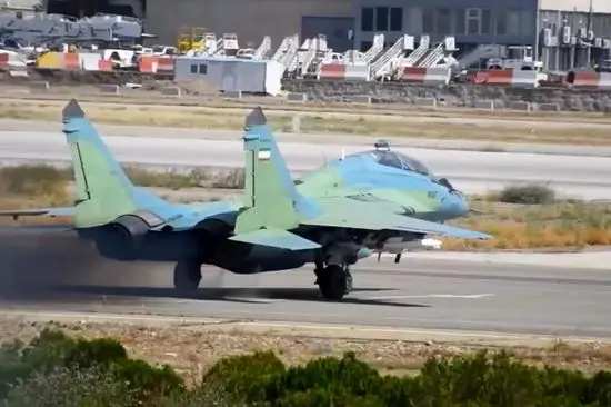 گشت رزمی میگ ۲۹ مسلح برفراز تهران/ ماجرا چیست؟ + فیلم

