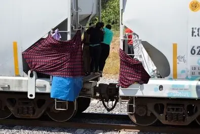 هجوم مهاجران به مرز