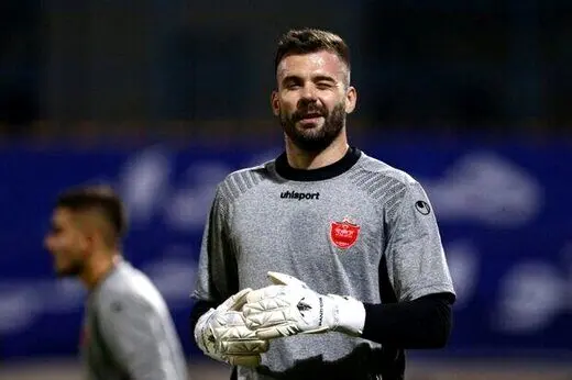 پرسپولیس با دروازه‌بان جنجالی توافق کرد
