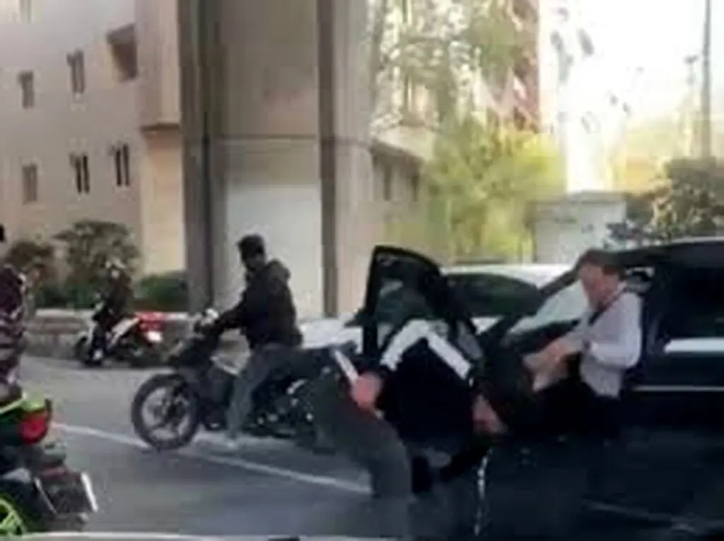 زورگیری ترسناک در میدان امام قائمشهر + ویدئو
