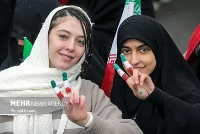 حضور زنان با تیپ و حجاب متفاوت در راهپیمایی