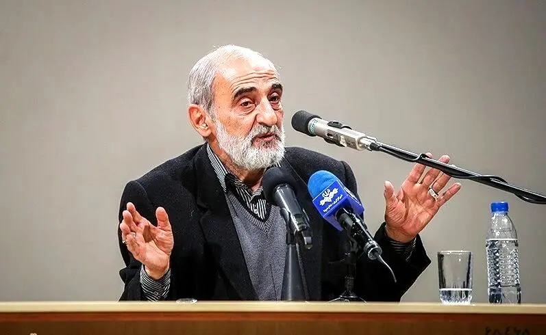 حسین شریعتمداری: بیانیه وزارت کشور درباره حجاب دیرهنگام بود | بی حجابان دیوانه اند