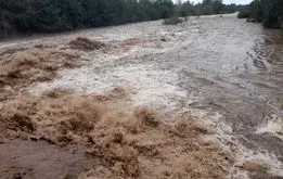باران سیل‌آسا رودخانه پلرود کلاچای را طغیان کرد + فیلم