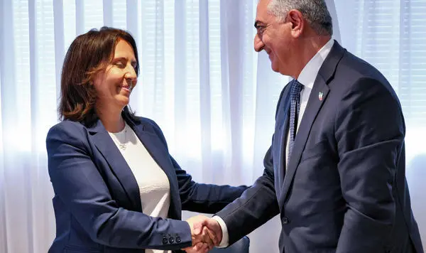 زن اسرائیلی که پشت رضا پهلوی است | عملیات مخفی موساد برای تاج‌گذاری پهلوی | +عکس