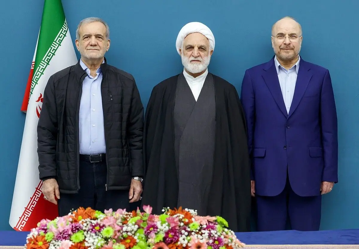 تیکه سنگین روزنامه نزدیک به سپاه به عکس یادگاری سران قوا در کنار هم