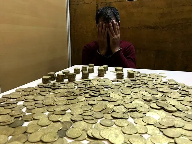 کشف سکه‌های تاریخی از یک خانه در ورامین