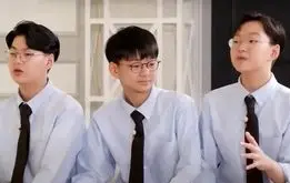 جومونگ در کنار سه قلوهایش +عکس