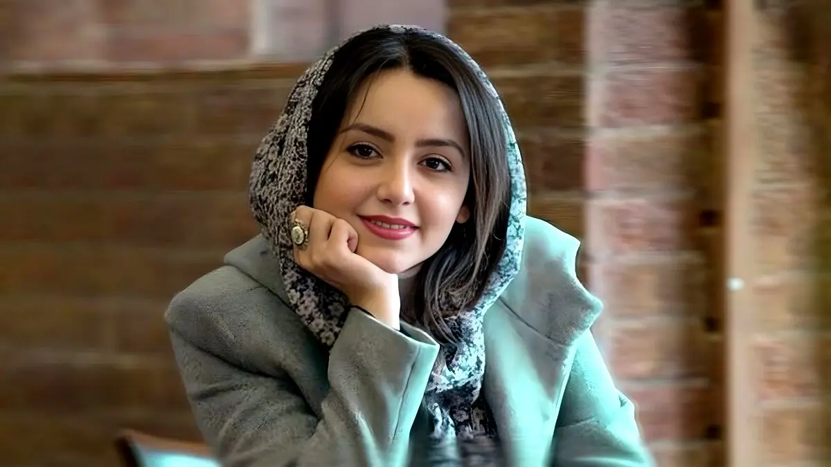 سلفی تازه نازنین بیاتی با نوشته معنادار + عکس