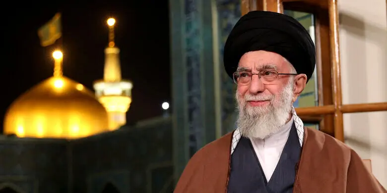 رهبر انقلاب :همه باید تلاش کنند سال جدید یک سال شیرین برای ملت باشد / سال تلخ و شیرینی داشتیم