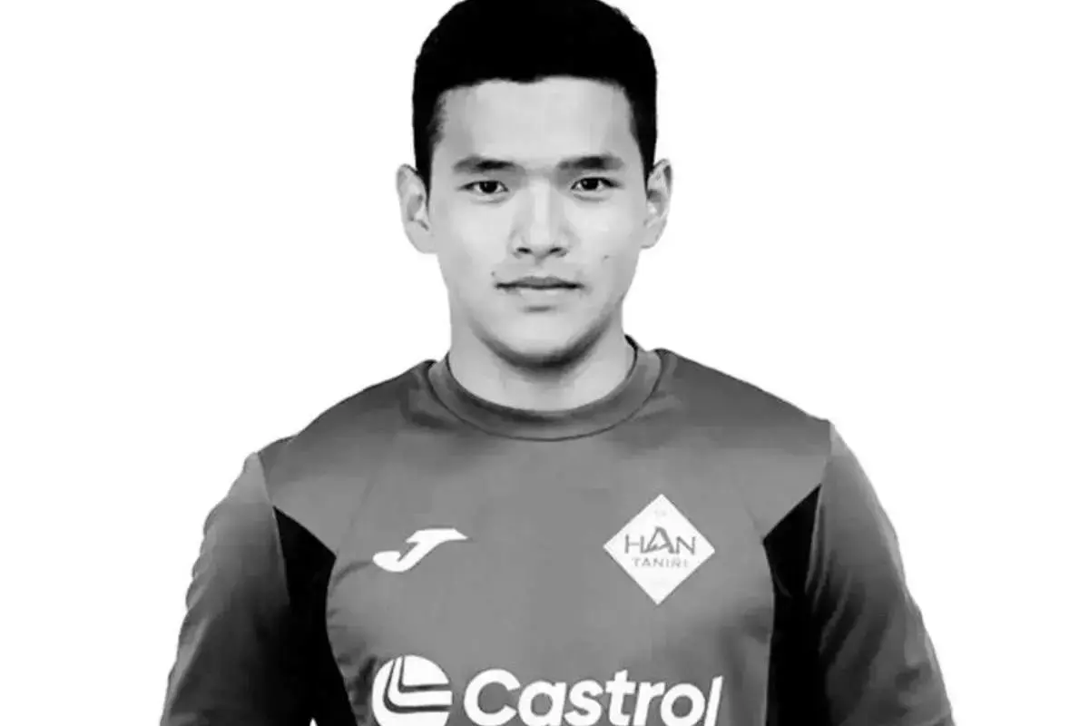 مرگ شوکه کننده فوتبالیست جوان در زمین فوتبال+عکس