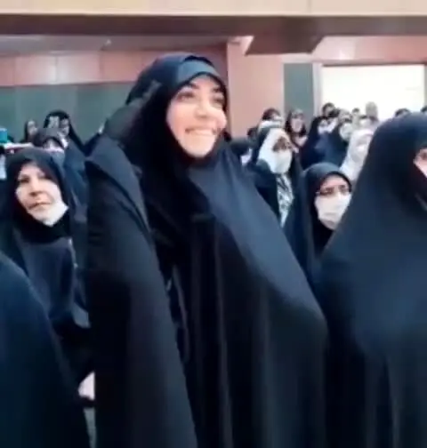 واکنش الهام چرخنده به حرکات جنجالی‌اش حین اجرای سلام فرمانده | گفته بودم منتشر نکنند! + ویدئو