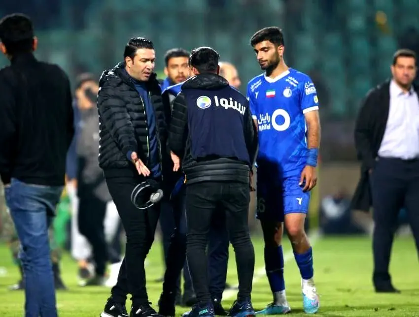 تذکر نکونام به بازیکنان استقلال/ VAR به پرسپولیس پنالتی نداد