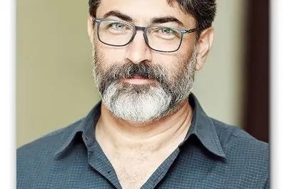 پارسا پیروزفر