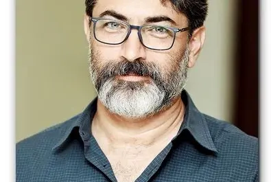 پارسا پیروزفر