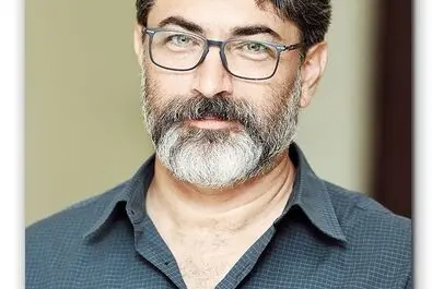 پارسا پیروزفر
