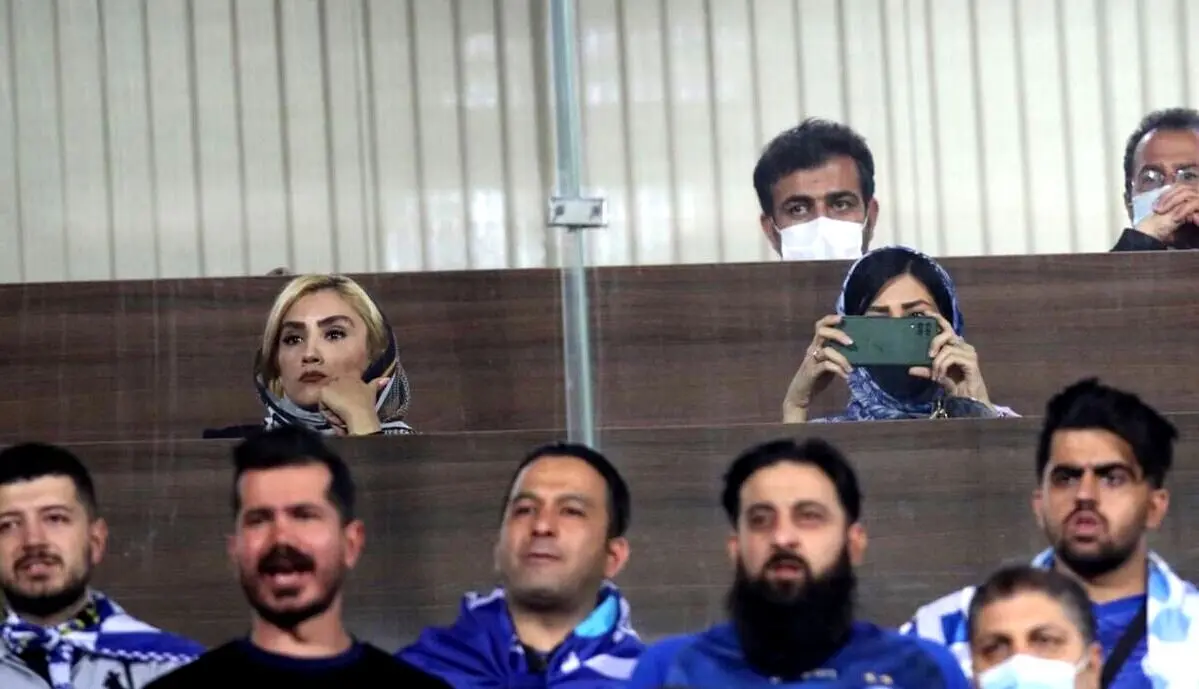 حضور زنان در بازی استقلال و نساجی+عکس