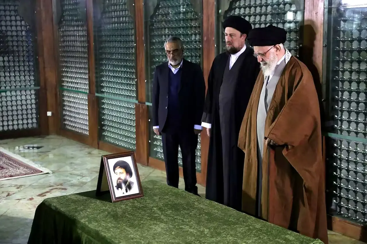 حضور امروز رهبر انقلاب سر مزار آیت الله هاشمی‌رفسنجانی + عکس