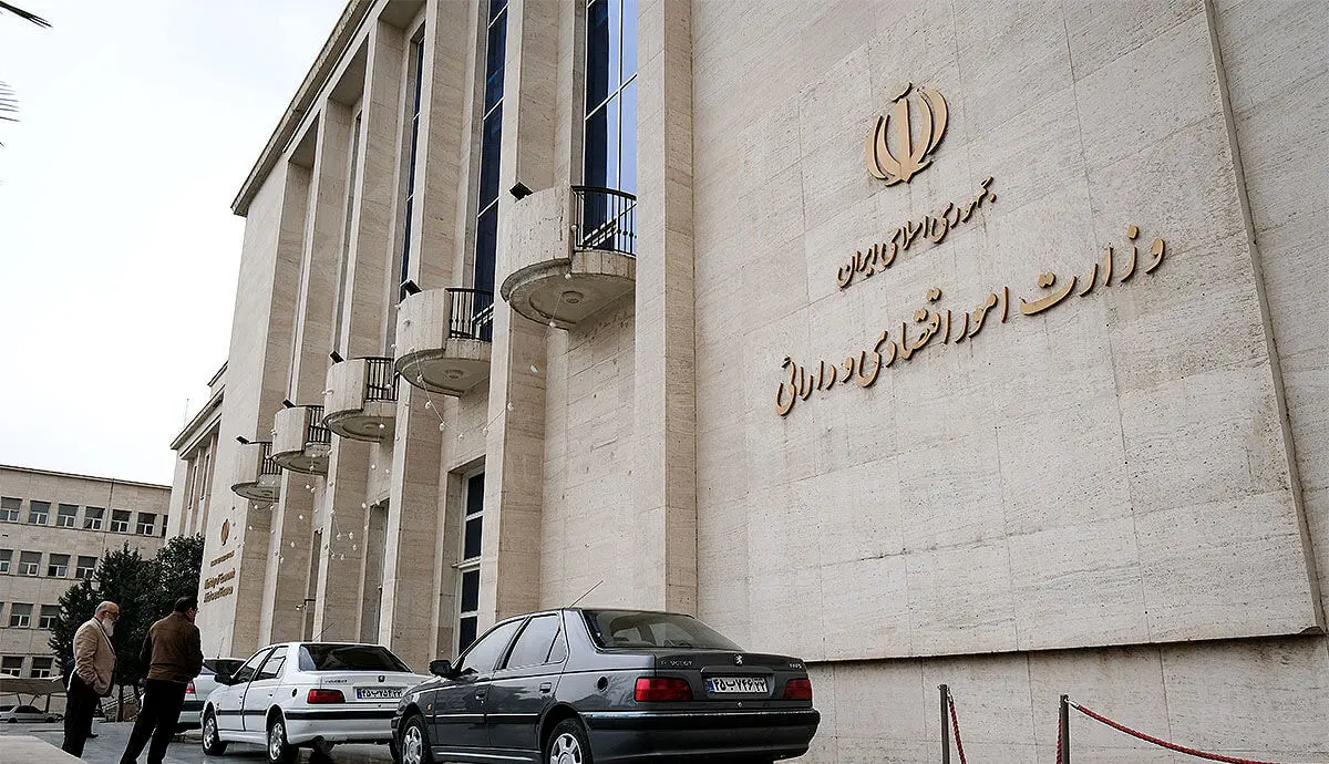 تجمع سهامداران مقابل وزارت اقتصاد + عکس