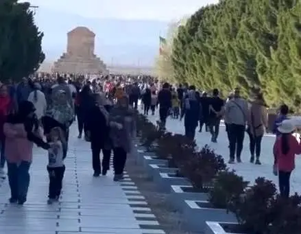 استقبال بینظیر مردم از آرامگاه کوروش / ویدئو